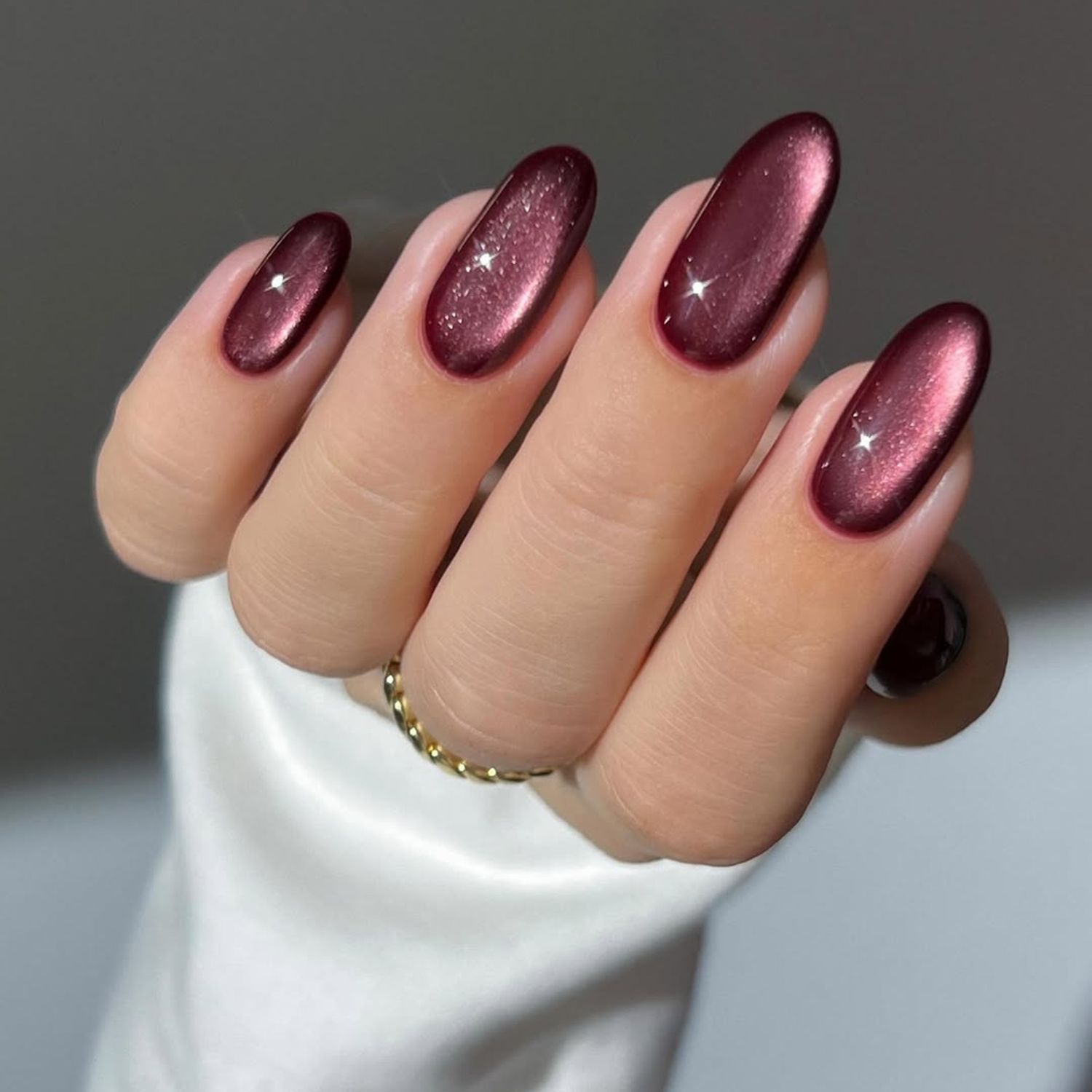 Cat-Eye Nail Design